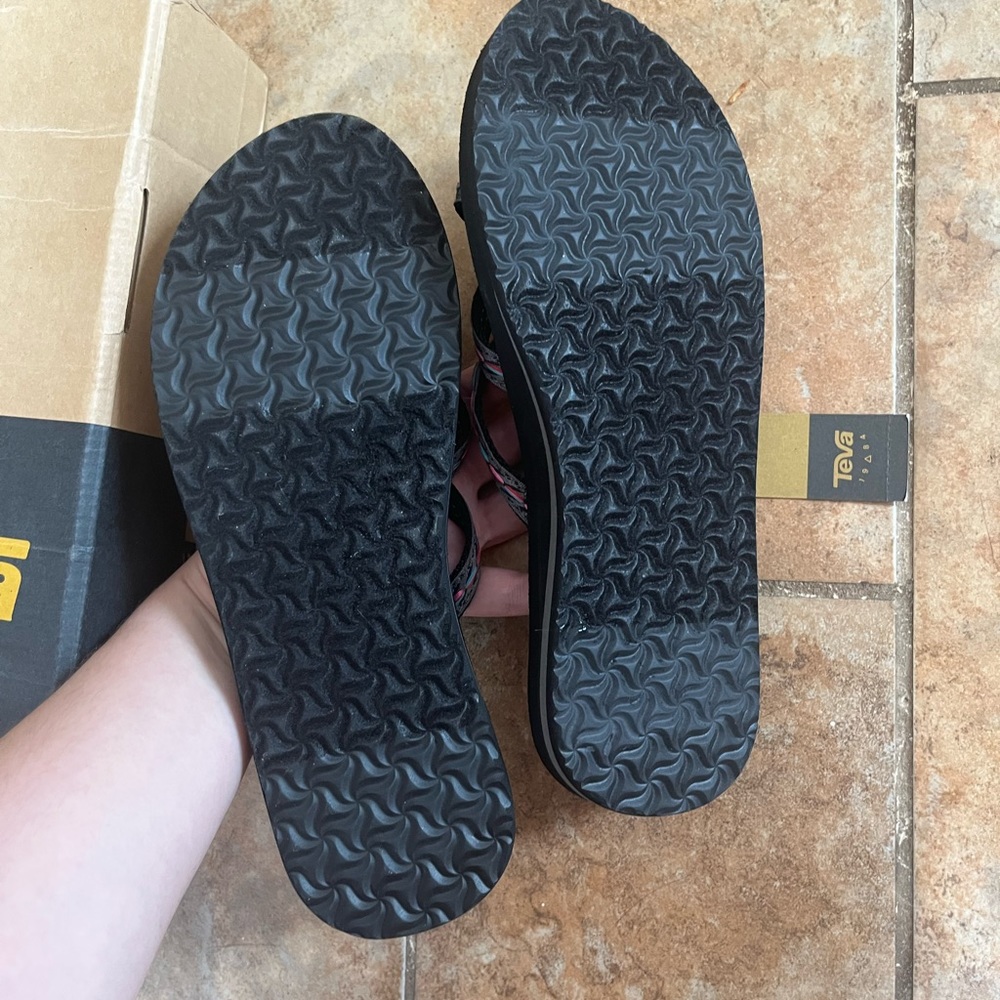 NWT Teva Olowahu Sandals Womens size 8 felicitas black NIB - Picture 4 of 5